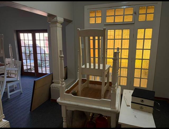 BUSINESS FOR SALE IN SELECTION PARK